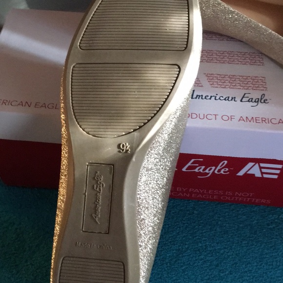 ❤️❤️Simply beautiful NWT Gold Flats Perfect Fit Shoes are New Never Worn - Picture 3 of 5